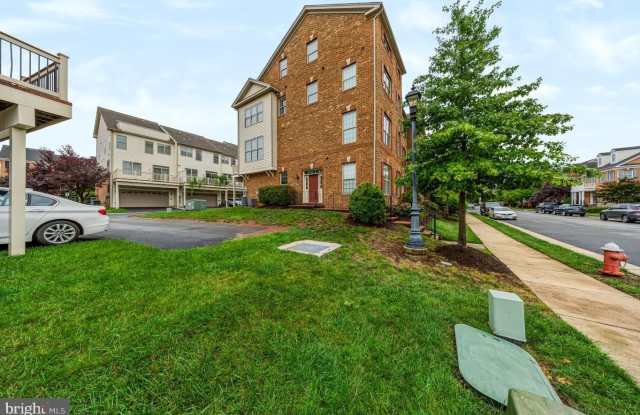 22603 WILLINGTON Square Gallery 4