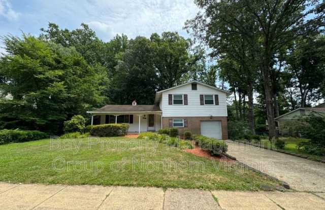 10013 Eastlake Dr - 10013 Eastlake Drive, Kings Park West, VA 22032