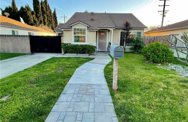 8306 Devenir Avenue Gallery 2