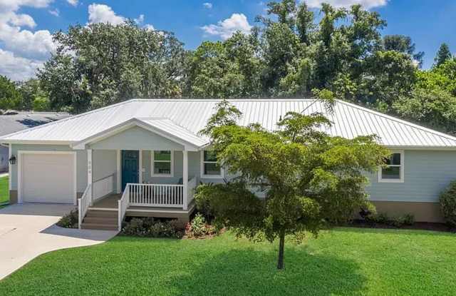 Bring your boat/trailer/rv 3 bedroom, 2 bath, 1 car garage. Beautiful, spacious, new home. Conveniently located to everything. No hoa here. - 904 19th Avenue West, Palmetto, FL 34221