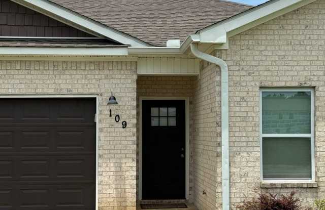 Fully Furnished 3BR/2BA Duplex in Avalon Subdivision! Gallery 3