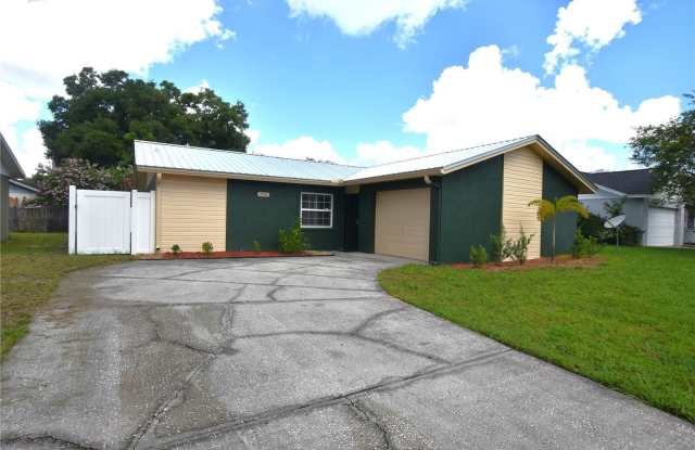 2262 HONEYCOMB LN - 2262 Honeycomb Lane, Lakeland, FL 33801