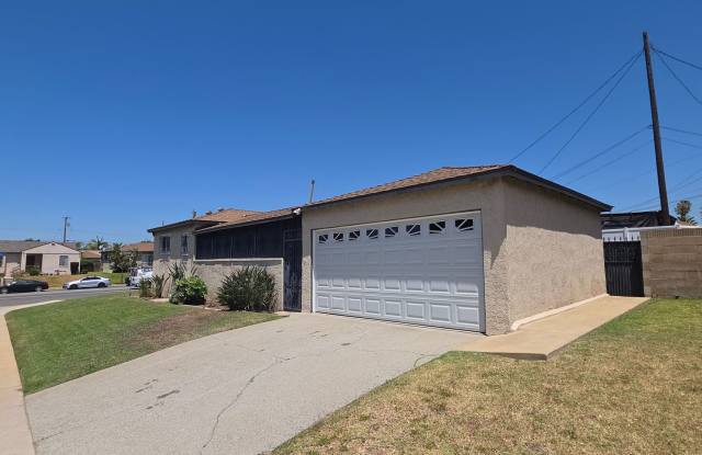 Updated 3-Bedroom Home with Bonus Room, New Appliances & New Central Air Gallery 4