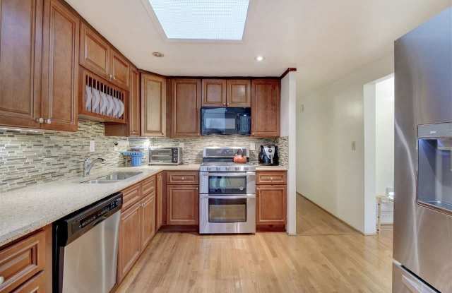14 CHOPIN CT Gallery 4