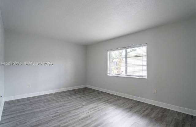 1007 Bay Dr Gallery 2