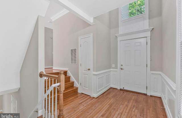 9546 LAGERSFIELD Circle Gallery 3