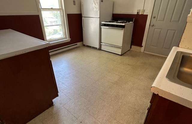 Spacious 1-Bedroom Apartment Near Downtown La Crosse & Area Campuses photos photos