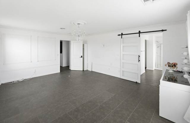 6815 W Encinas Lane Gallery 4