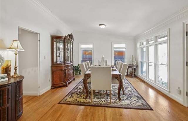 1930 Wildwood Place NE Gallery 2