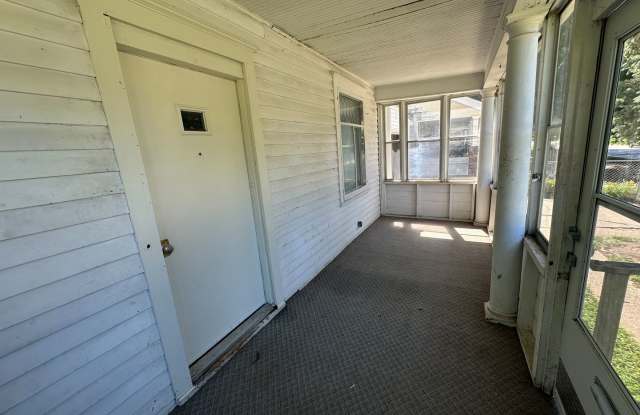 $1250 - 2 Bed 1 Bath Home Gallery 3