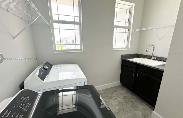 5461 Empire Drive Gallery 4
