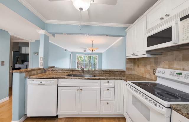 Stunning Sandpiper Bay 2 bed/2 bath end unit condo Gallery 4