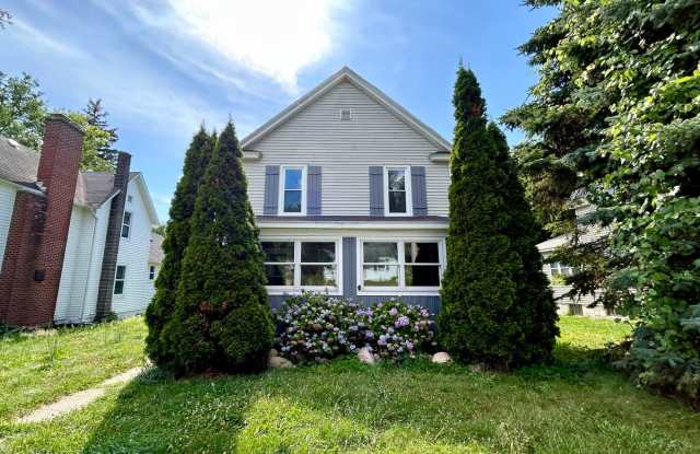Four Bedroom Home in Northeast Grand Rapids photos photos