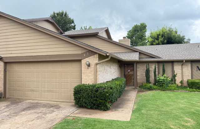 Cute  Quaint! Great Location! photos photos