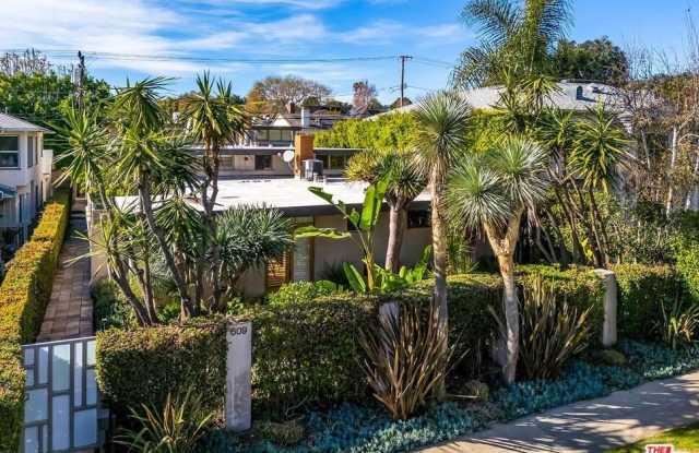 609 N Doheny Dr unit: D photos photos