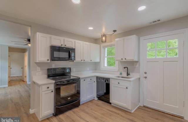 1816 Maple Lane photos photos