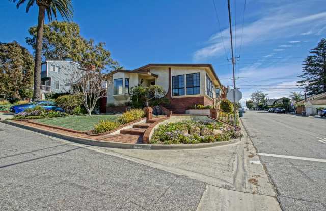 VERY BRIGHT  AIRY, 2050 SQ FT HOME W/ TONS OF LIVING SPACE, LARGE BEDROOMS, 2-CAR GARAGE  REAR PATIO/YARD JUST 3 MINS TO THE MALL  BEACH! photos photos