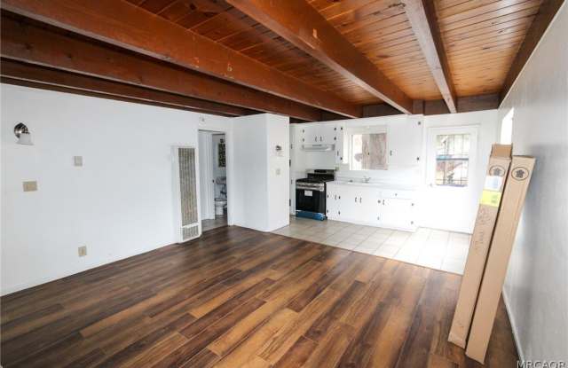 436 W Mojave Boulevard Gallery 3