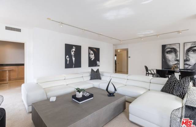 121 S Palm Dr - 121 South Palm Drive, Beverly Hills, CA 90212