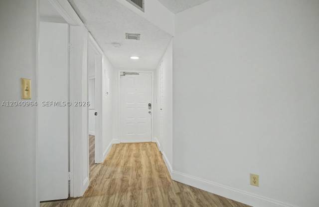 15575 Miami Lakeway N Gallery 2