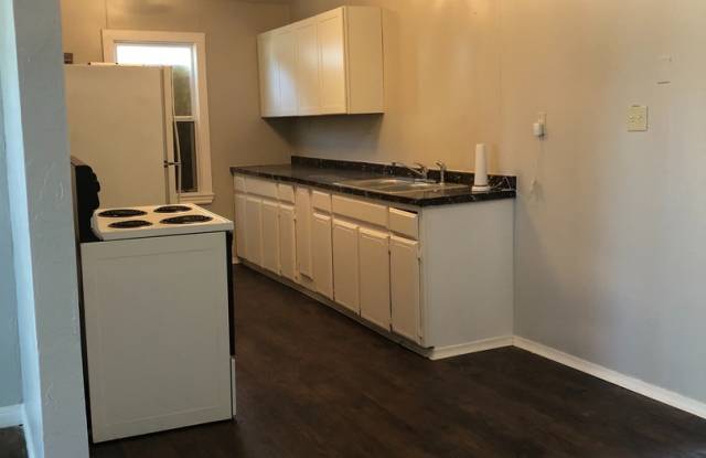 3 Bedrooms 2 Baths 1 Car Garage Walking Distance to Palo Duro High Gallery 3