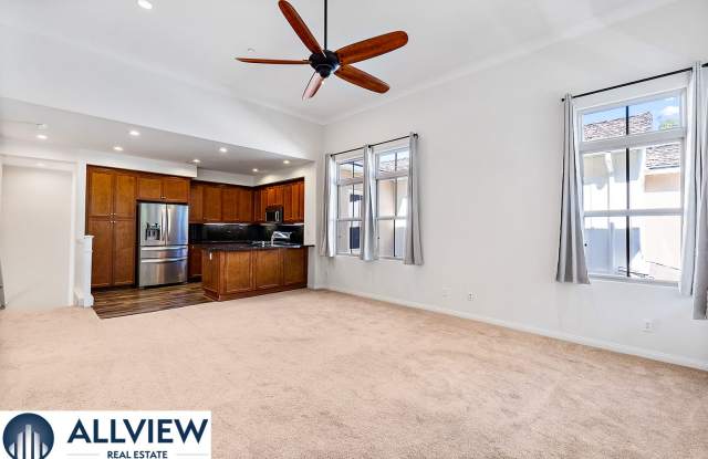Charming 2 bedroom, 2 bath townhome in Woodbury East's Ivy tract! Gallery 4