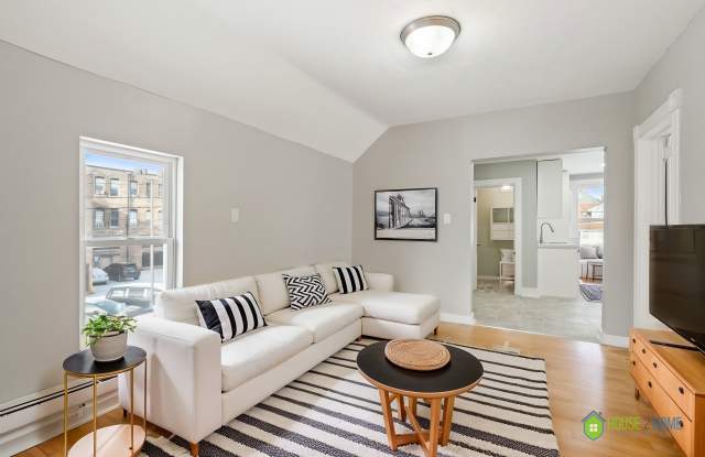 117 Manitoba Avenue West - 2 photos photos