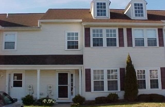 78 Strafford Green - 78 Stratford Grn, Farmingdale, NY 11735