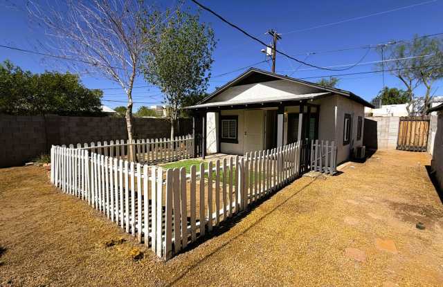 Remodeled Stand Alone House with Private Yard! Gallery 3