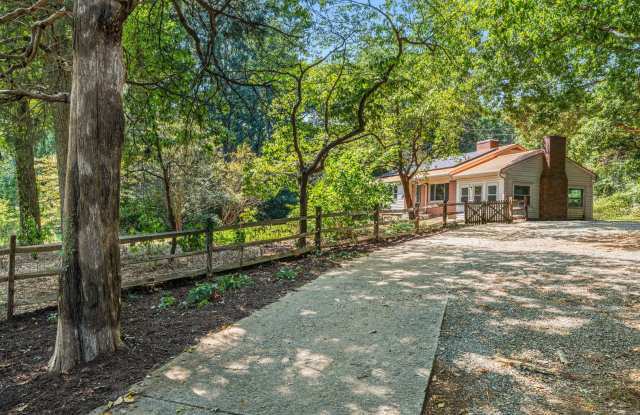 3 BED+BONUS/1.5 BATH Home + 2 Fenced Acres - Available NOW! photos photos
