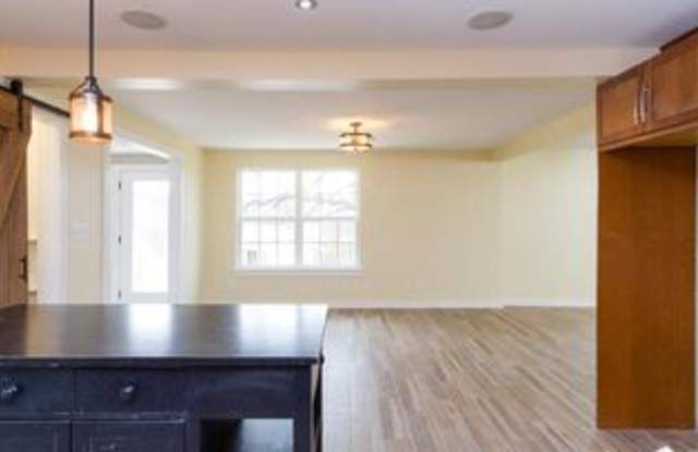 2300 North Old Wire Road Gallery 3