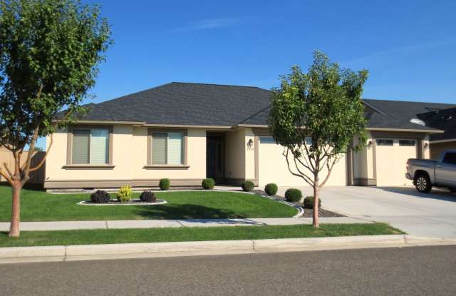 1299 Oklahoma Pl - 1299 North Oklahoma Place, Kennewick, WA 99336