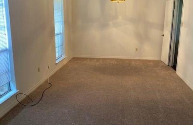 4940 CAMELOT DRIVE W Gallery 2