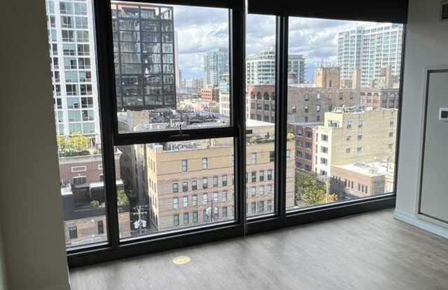 603 N Wells St Gallery 4
