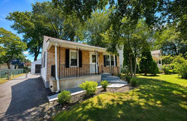 2-Bedroom Burlington Home with Finished Basement, Backyard and Garage photos photos
