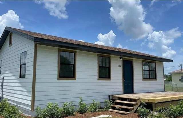 3820 20th St W - 3820 20th Street West, Lehigh Acres, FL 33971