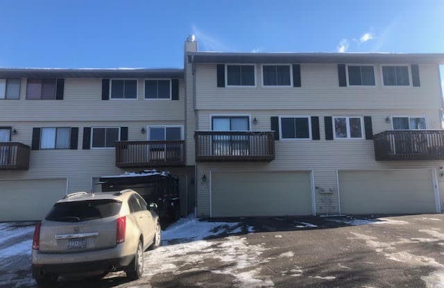 4358 Chatsworth St N - 4358 Chatsworth Street North, Shoreview, MN 55126