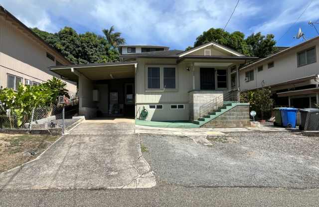 Honolulu/Kamehameha Heights - single family home - 2 bedrooms with AC  2+ parking photos photos