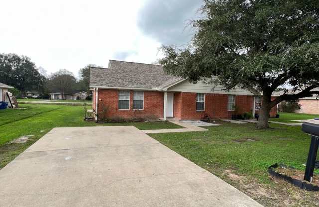 3BD/2BA duplex in Eagle Lake, TX. Gallery 1