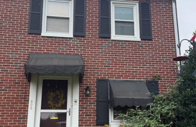 AVAILABLE FOR SHOWING NOW!!! 3 BEDROOM / 1 BA Gallery 1