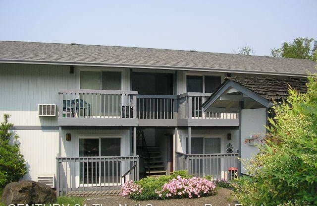 885 NE Sunset #15 - 885 Northeast Sunset Lane, Roseburg, OR 97470