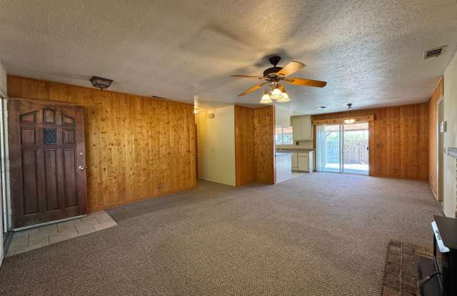 Hesperia Home on Spacious Lot Gallery 3