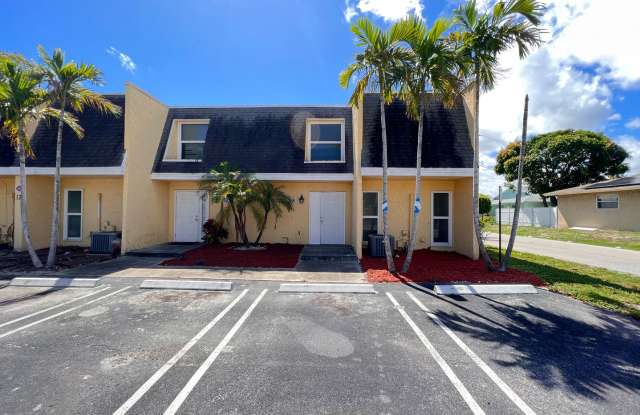 Spacious End-Unit Townhouse in Boynton Beach photos photos