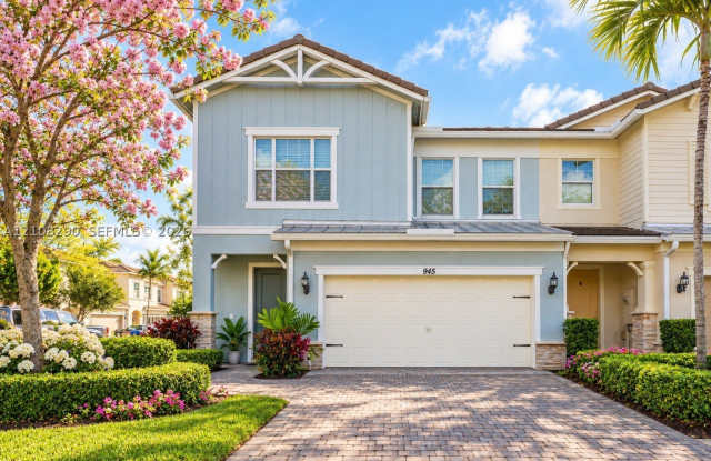 945 Banyan Drive Gallery 1
