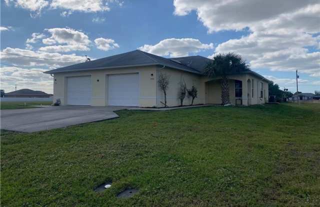 2 Bedroom plus a DEN 2 Bath 1 Car Garage Duplex Cape Coral photos photos
