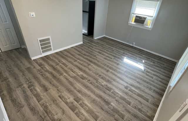 3121 N Temple Avenue Gallery 3