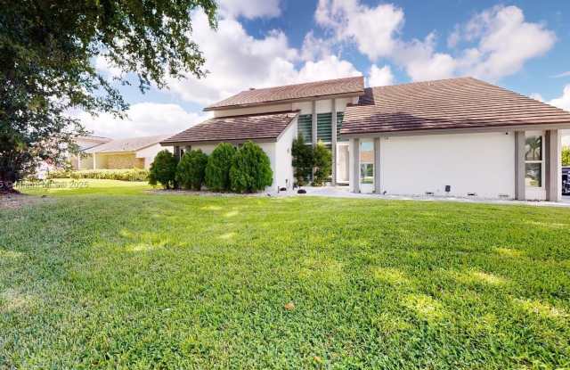 1055 NW 99th Ave - 1055 Northwest 99th Avenue, Plantation, FL 33322