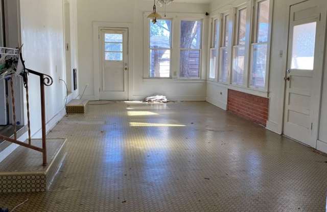 FOR LEASE!! Gallery 4