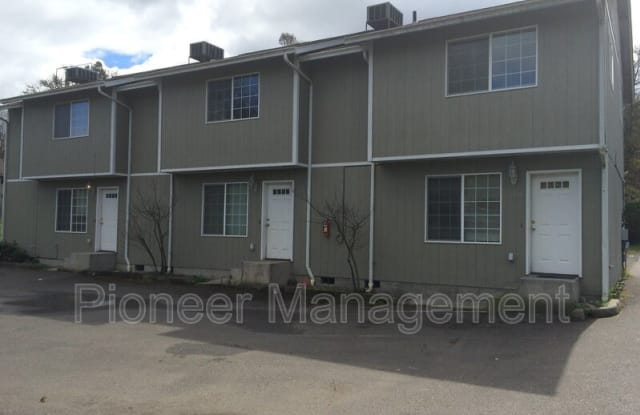 1914 SE Douglas Ave - 1914 Southeast Douglas Avenue, Roseburg, OR 97470