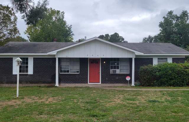 Very nice 4 bedroom/2 bath house with oven and dishwasher! - 2609 Wisteria Street, Shreveport, LA 71108